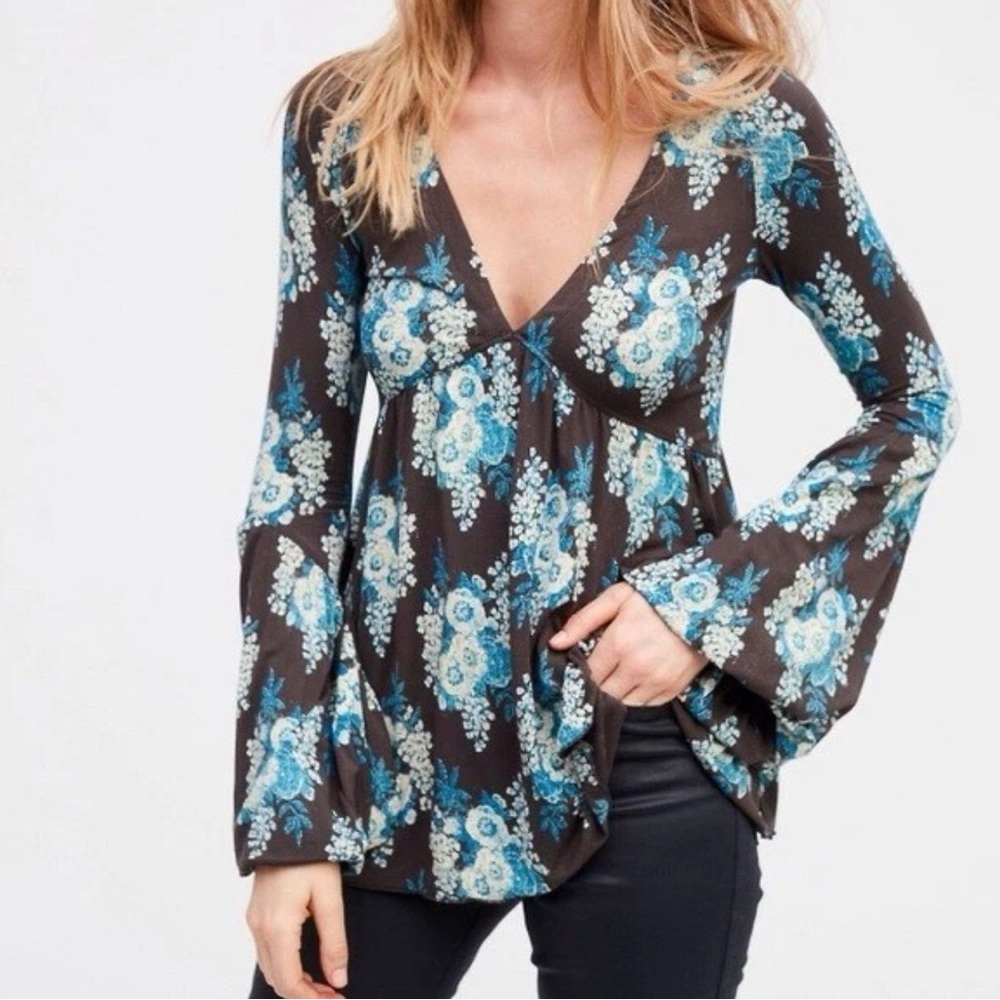 Free People Speak Easy Gray Blue Floral Bubble Bell Sleeve Tunic Top Size Large